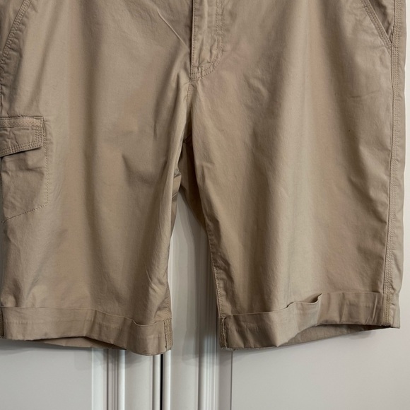 DKNY Women’s Size 16 Beige Bermuda Cargo Shorts Cuffed 5 Pockets Cotton/Spandex - Picture 3 of 11
